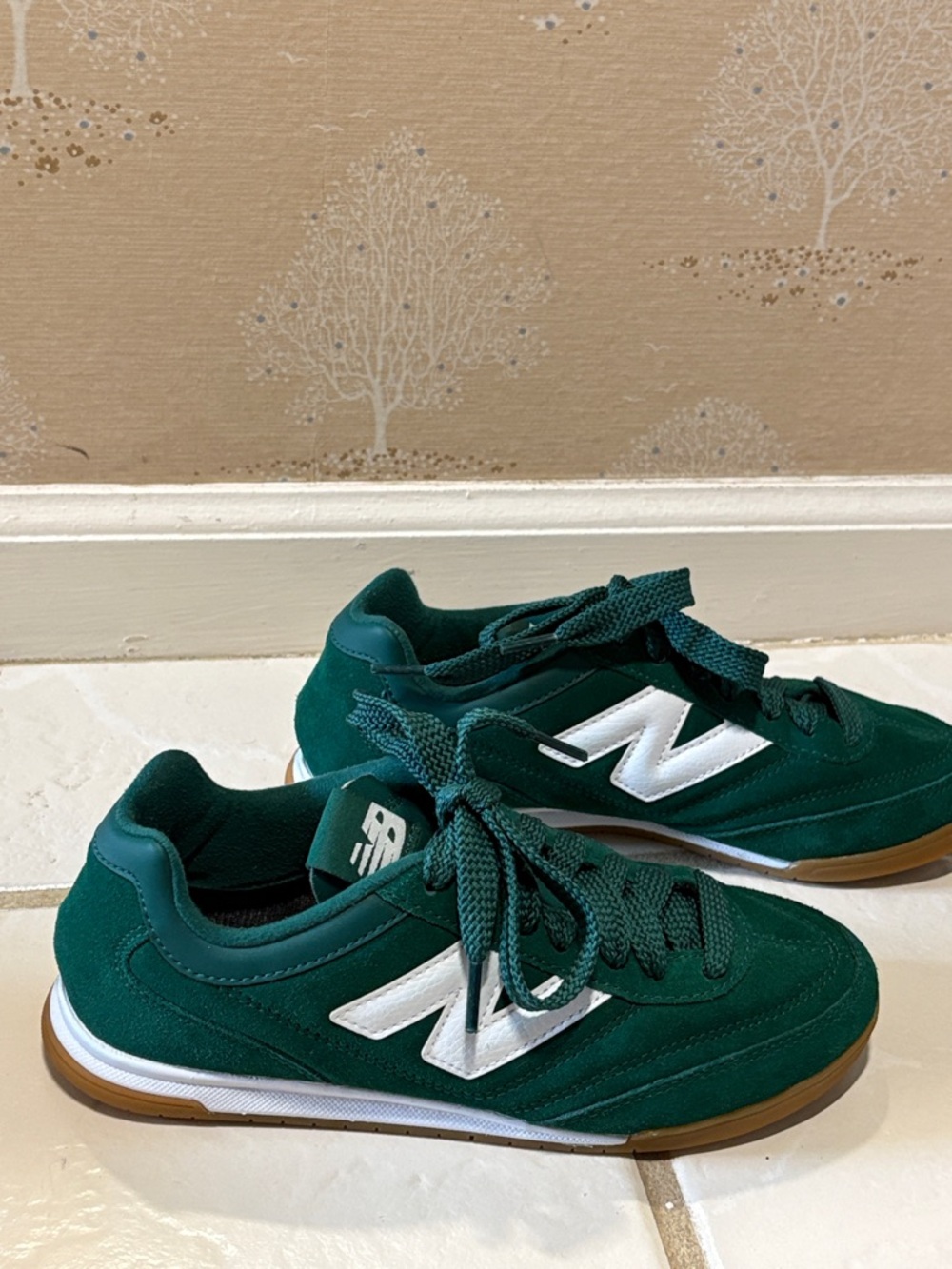 Super RARE New Balance Womens Green Suede Athletic Sneakers with White Accent - Picture 5 of 8